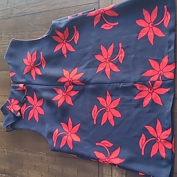 Banana Republic Navy Floral sleeveless blouse size 10 - Picture 3 of 6
